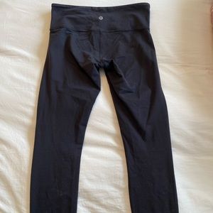 Black lululemon wunder under leggings